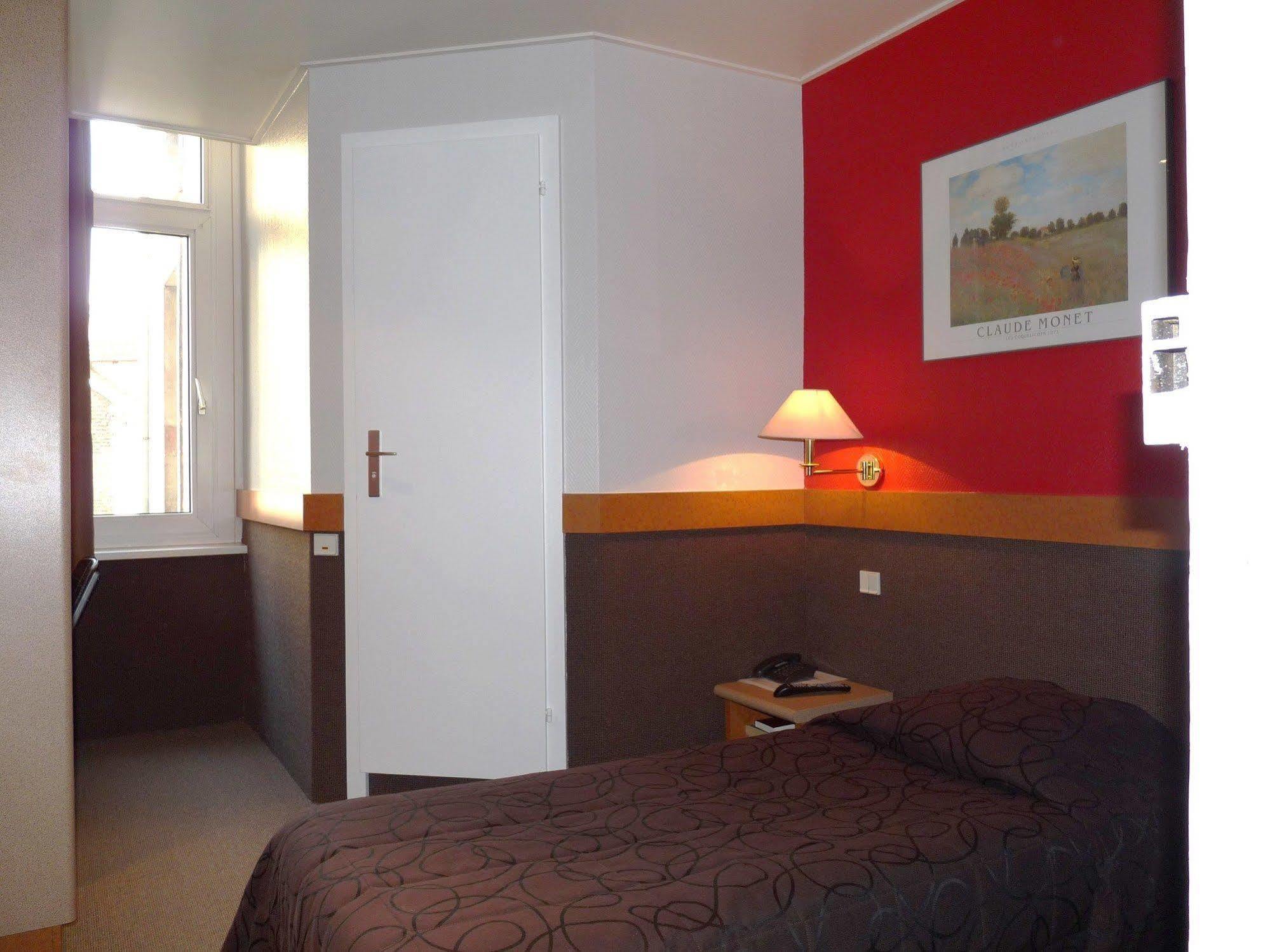 Du Rhin Hotel 2*